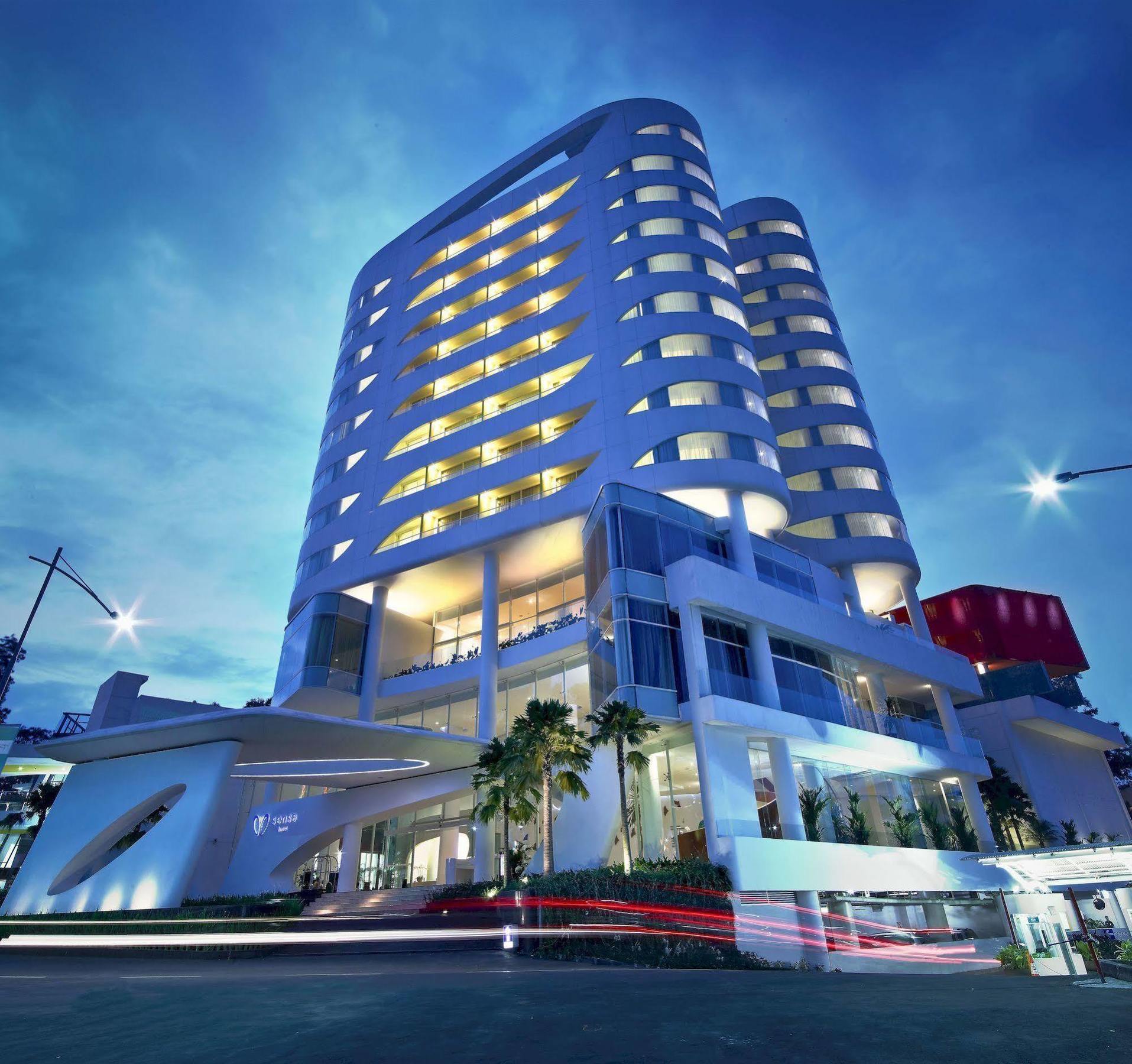 Sensa Hotel Bandung Buitenkant foto