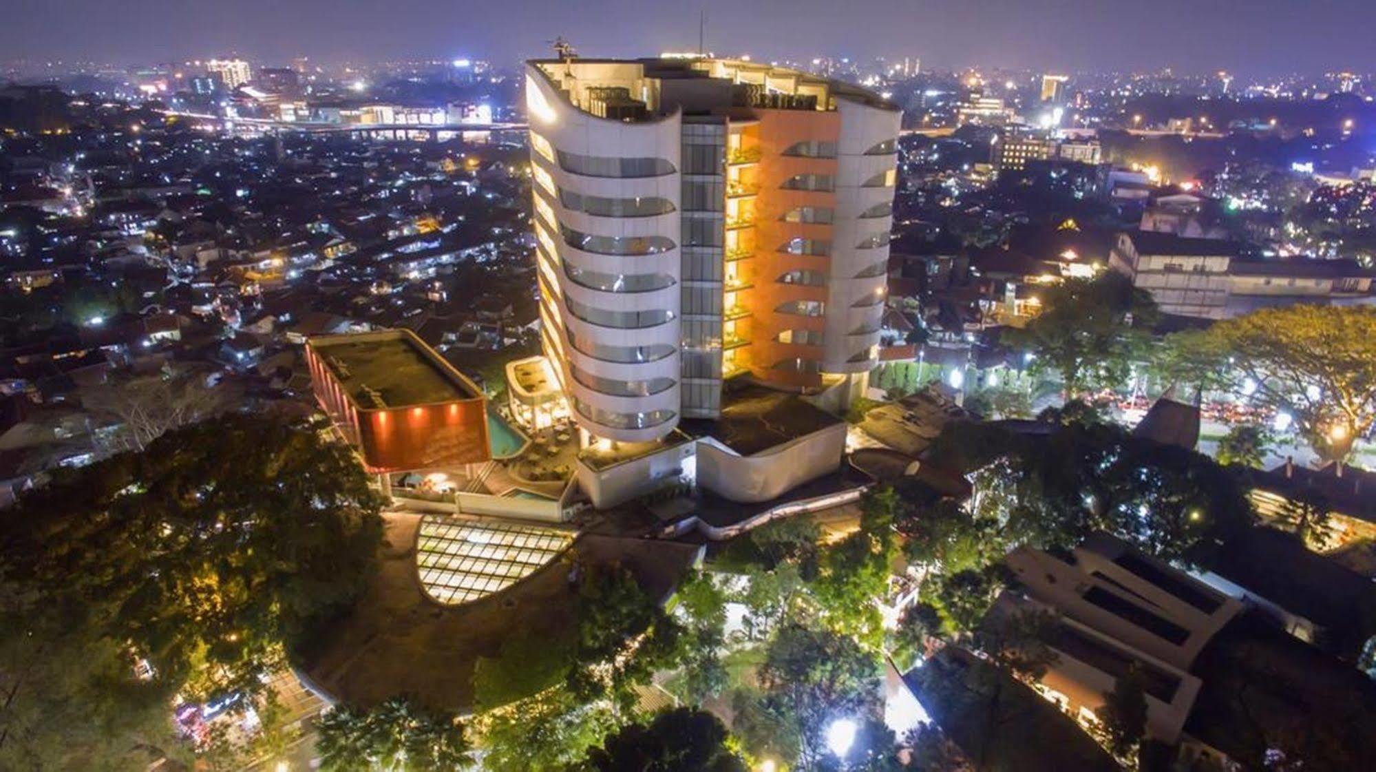 Sensa Hotel Bandung Buitenkant foto